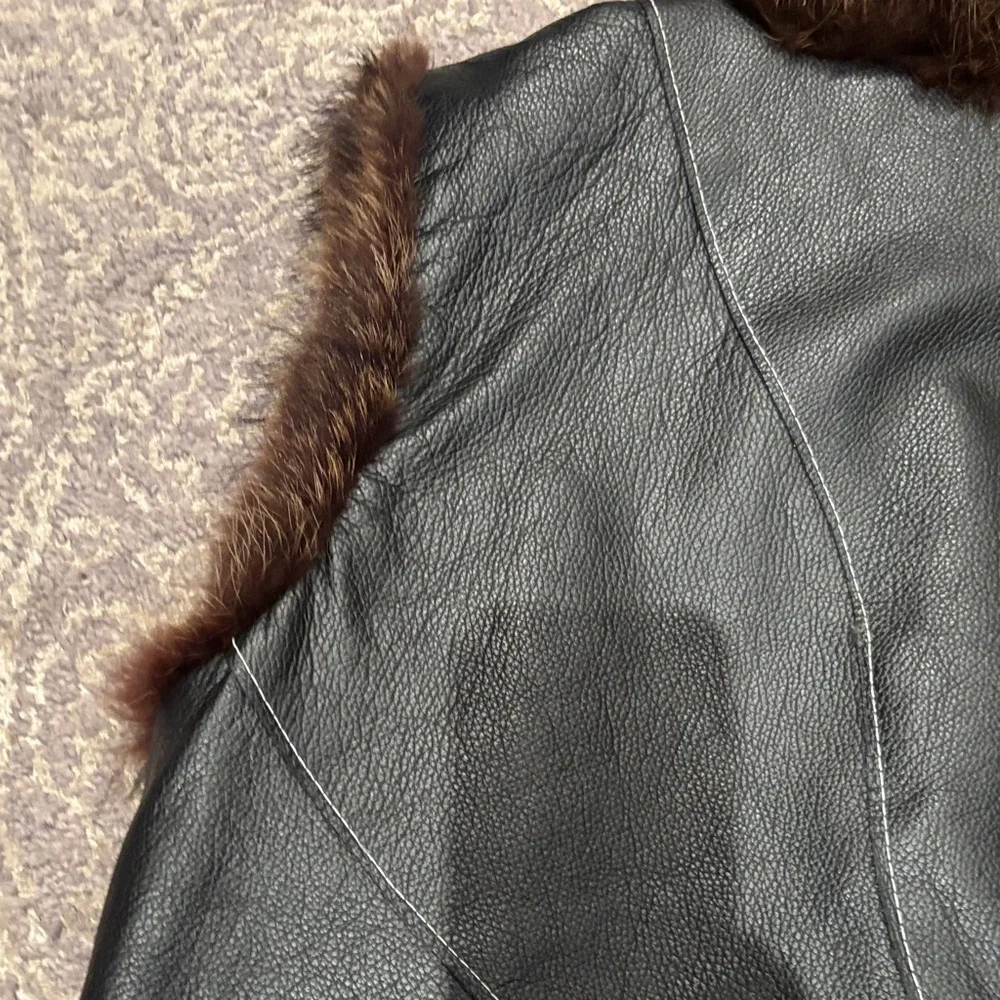 Black 100% Leather Vest with Real Brown Fur Trim in L - Picture 8 of 10